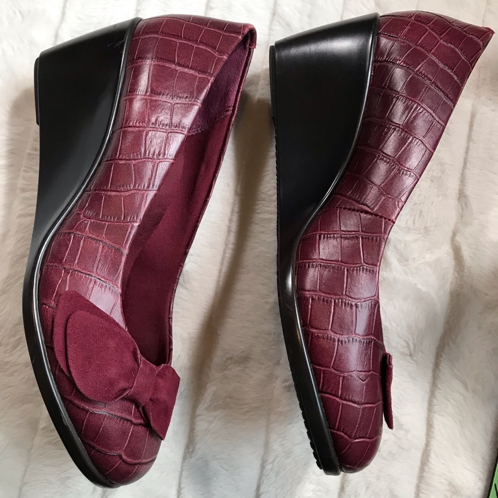 Vionic wedges - Picture 3 of 6